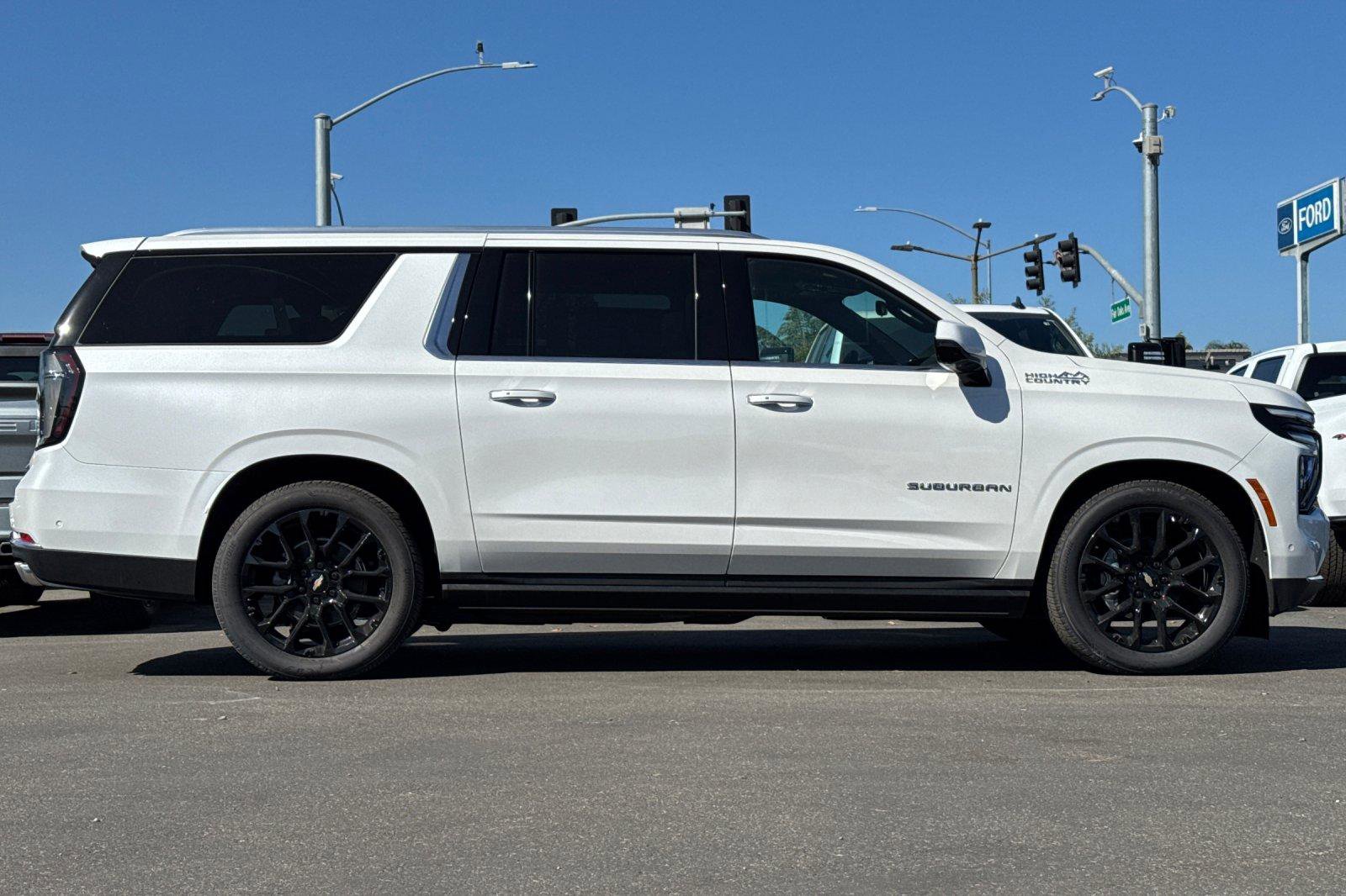 New 2025 Chevrolet Suburban High Country image 3