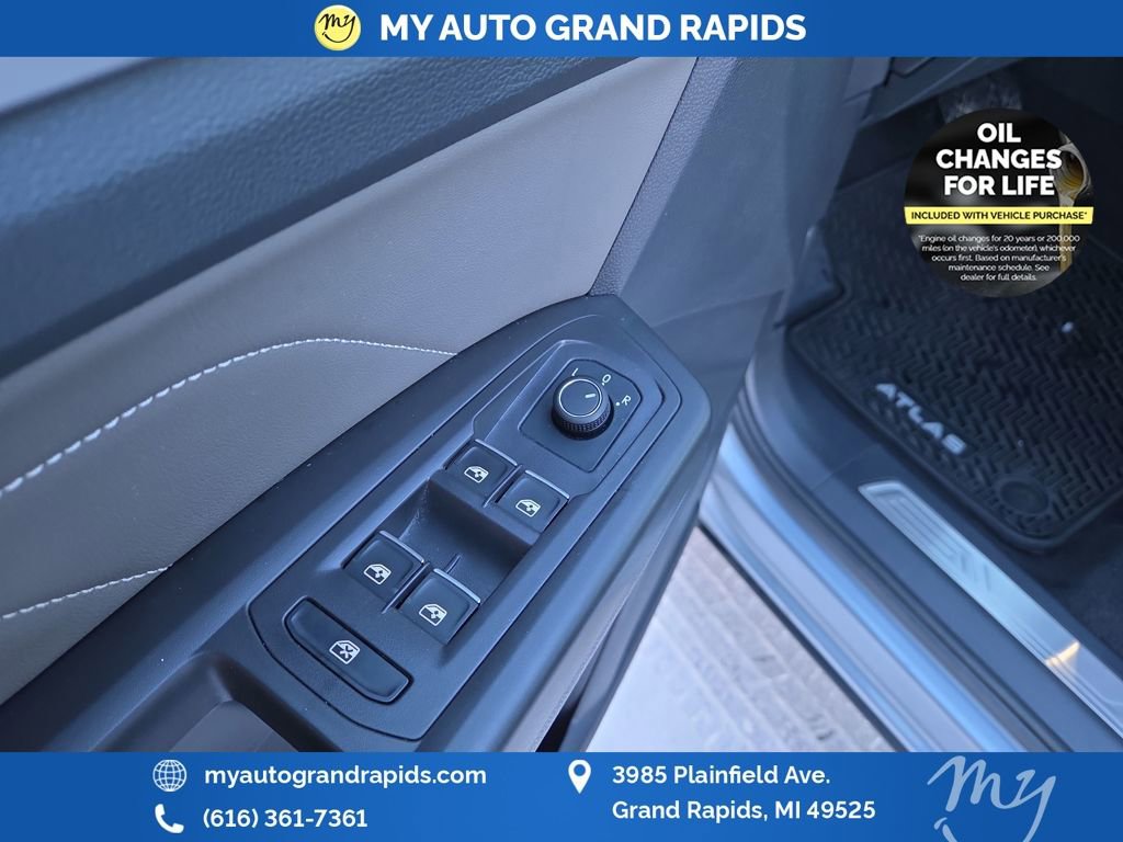 Used 2022 Volkswagen Atlas Cross Sport SE image 11