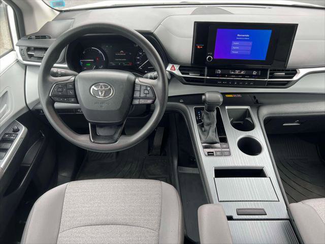 Certified 2025 Toyota Sienna LE image 15