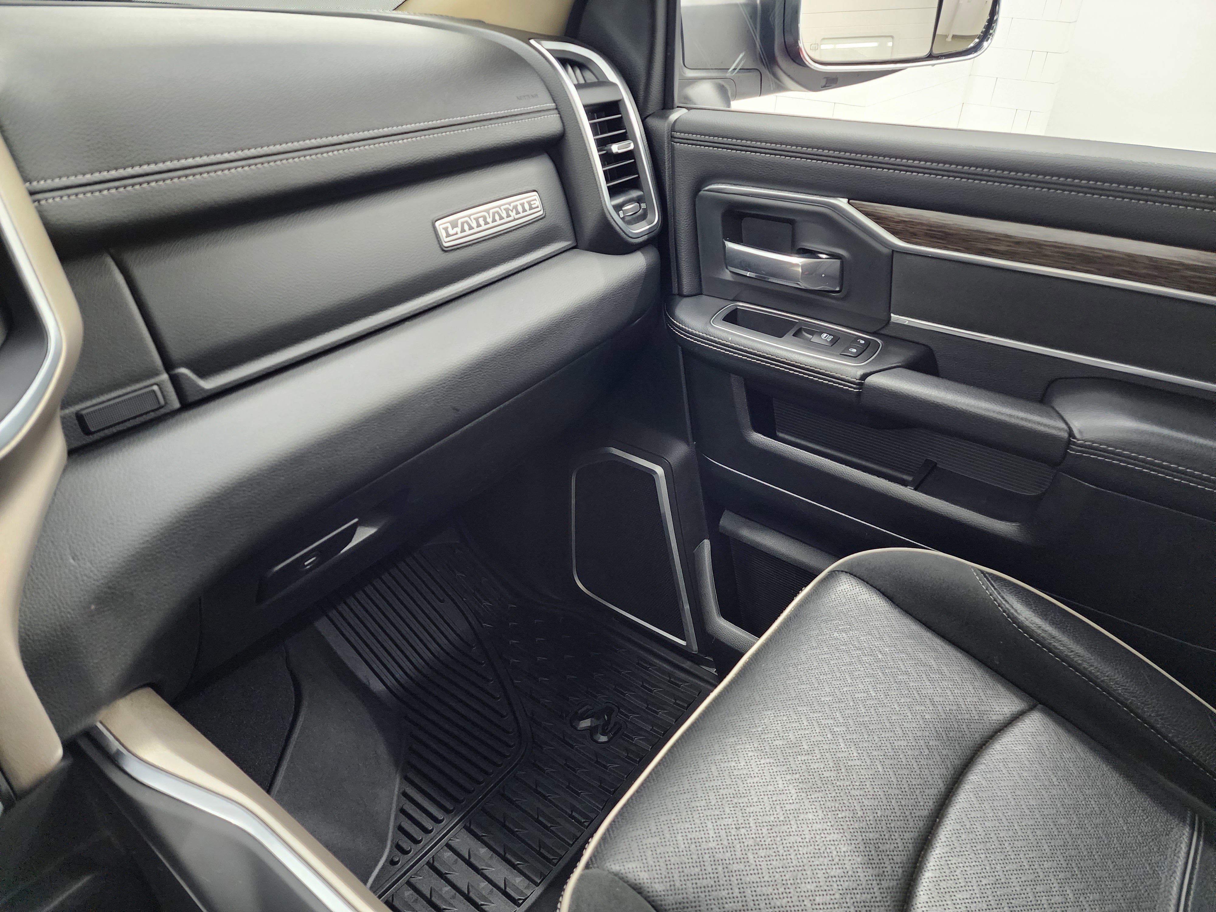 Used 2020 RAM 3500 Laramie image 12