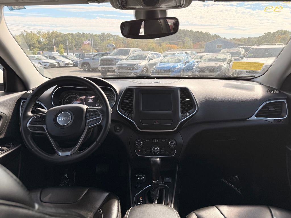 Used 2019 Jeep Cherokee Latitude Plus w/ Comfort/Convenience Group image 18