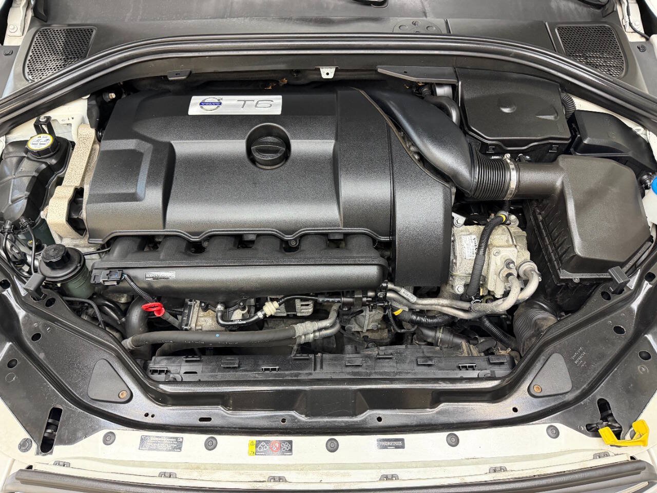 Used 2015 Volvo XC60 T6 w/ Protection Package AWD/4WD image 7