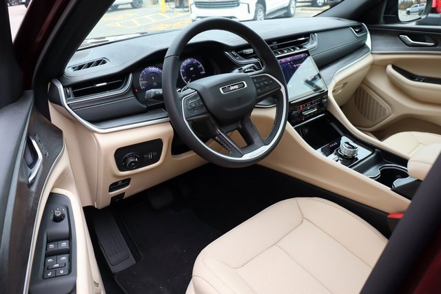 New 2025 Jeep Grand Cherokee Limited image 13