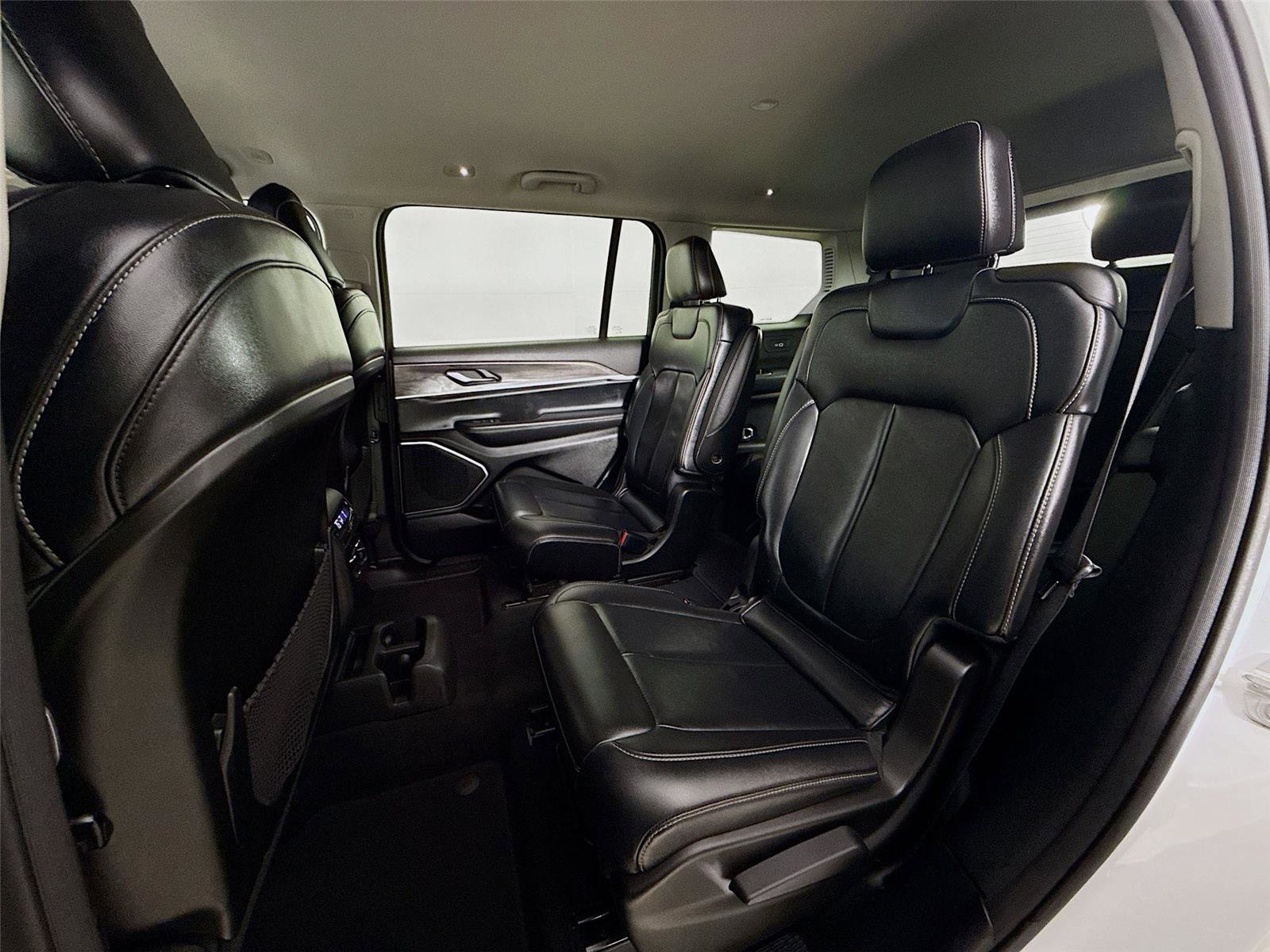 Used 2022 Jeep Grand Cherokee L Limited image 23