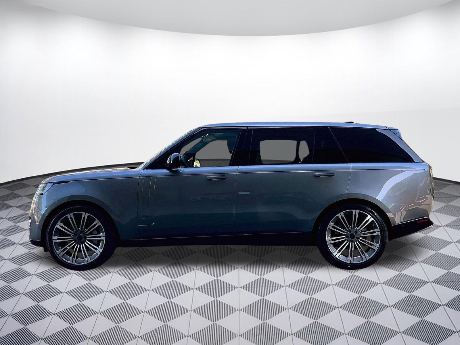 New 2026 Land Rover Range Rover Long Wheelbase SE AWD/4WD image 2