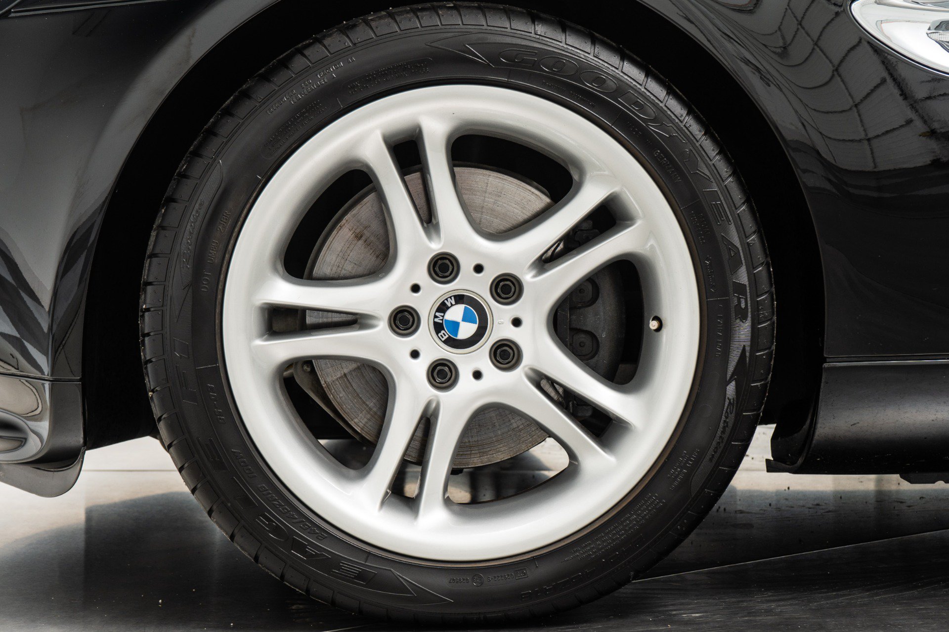 Used 2001 BMW Z8 RWD image 10