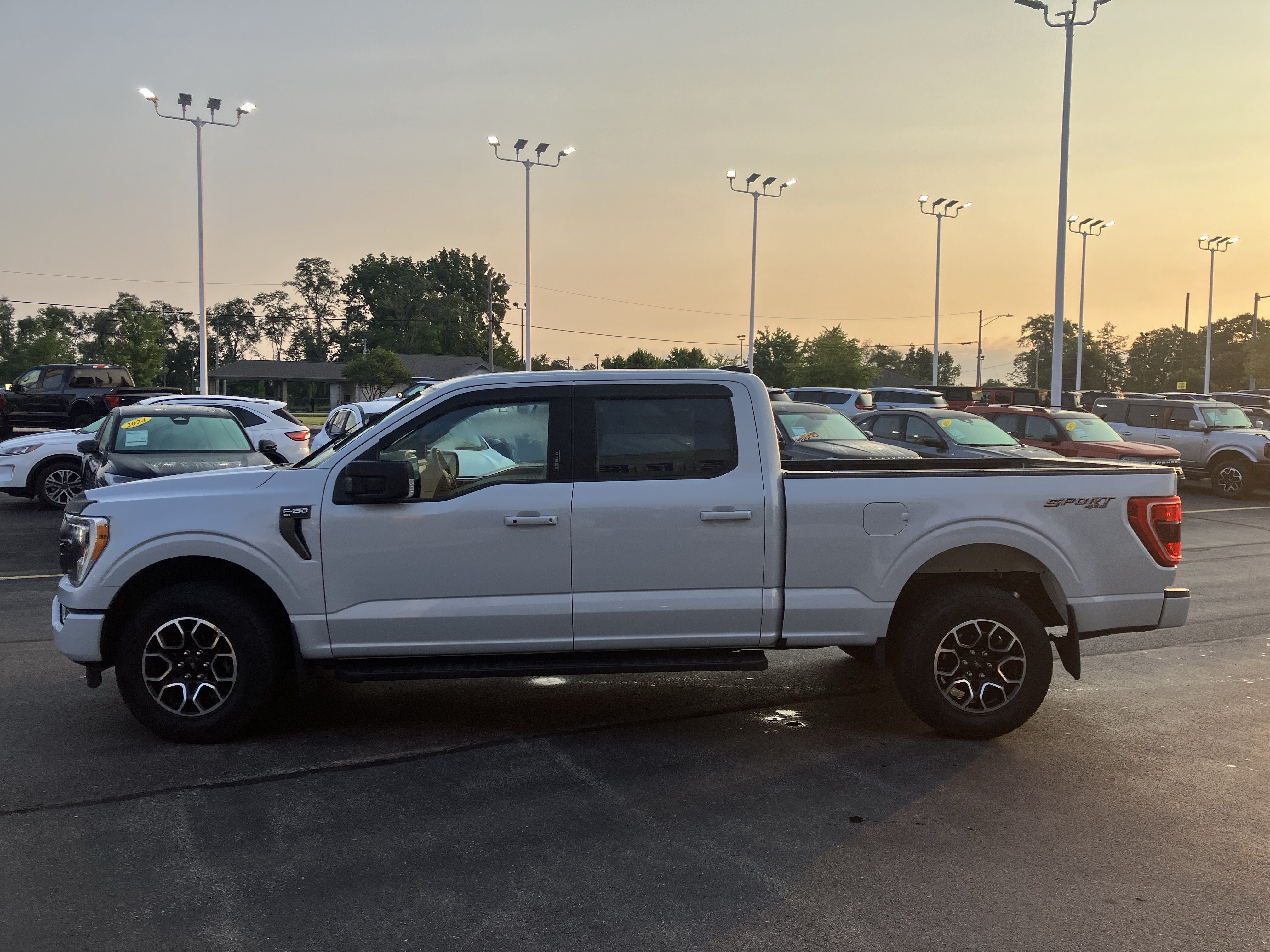 Used 2022 Ford F150 XLT w/ Equipment Group 302A High AWD/4WD image 4