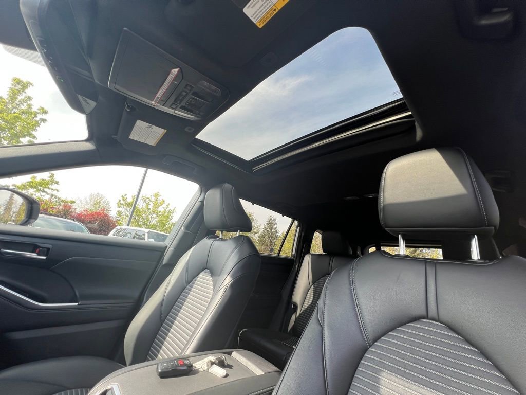 Certified 2024 Toyota Highlander XSE image 25