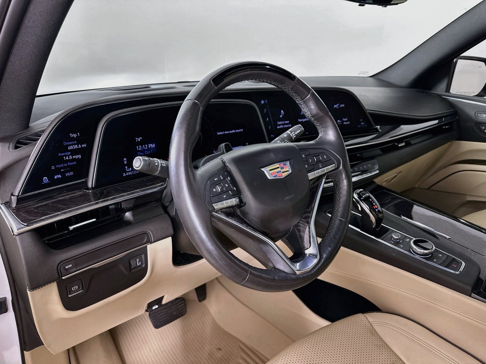 Used 2023 Cadillac Escalade Premium Luxury RWD image 32
