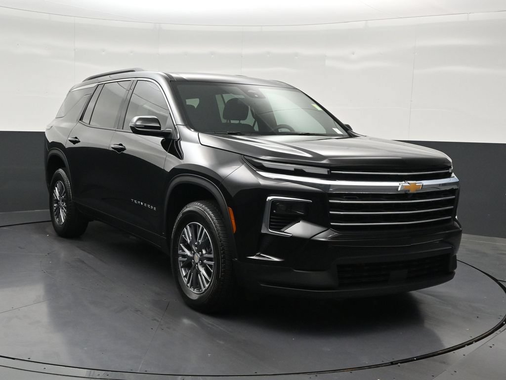 Used 2026 Chevrolet Traverse LT FWD image 8