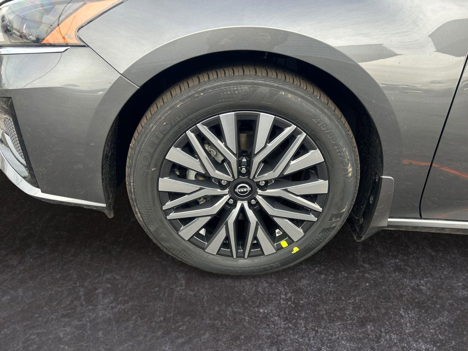 Used 2024 Nissan Altima 2.5 SV w/ SV Premium Package image 15