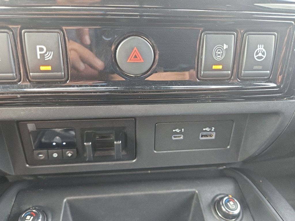 Used 2022 Nissan Titan PRO-4X w/ Pro-4x Convenience Package AWD/4WD image 31