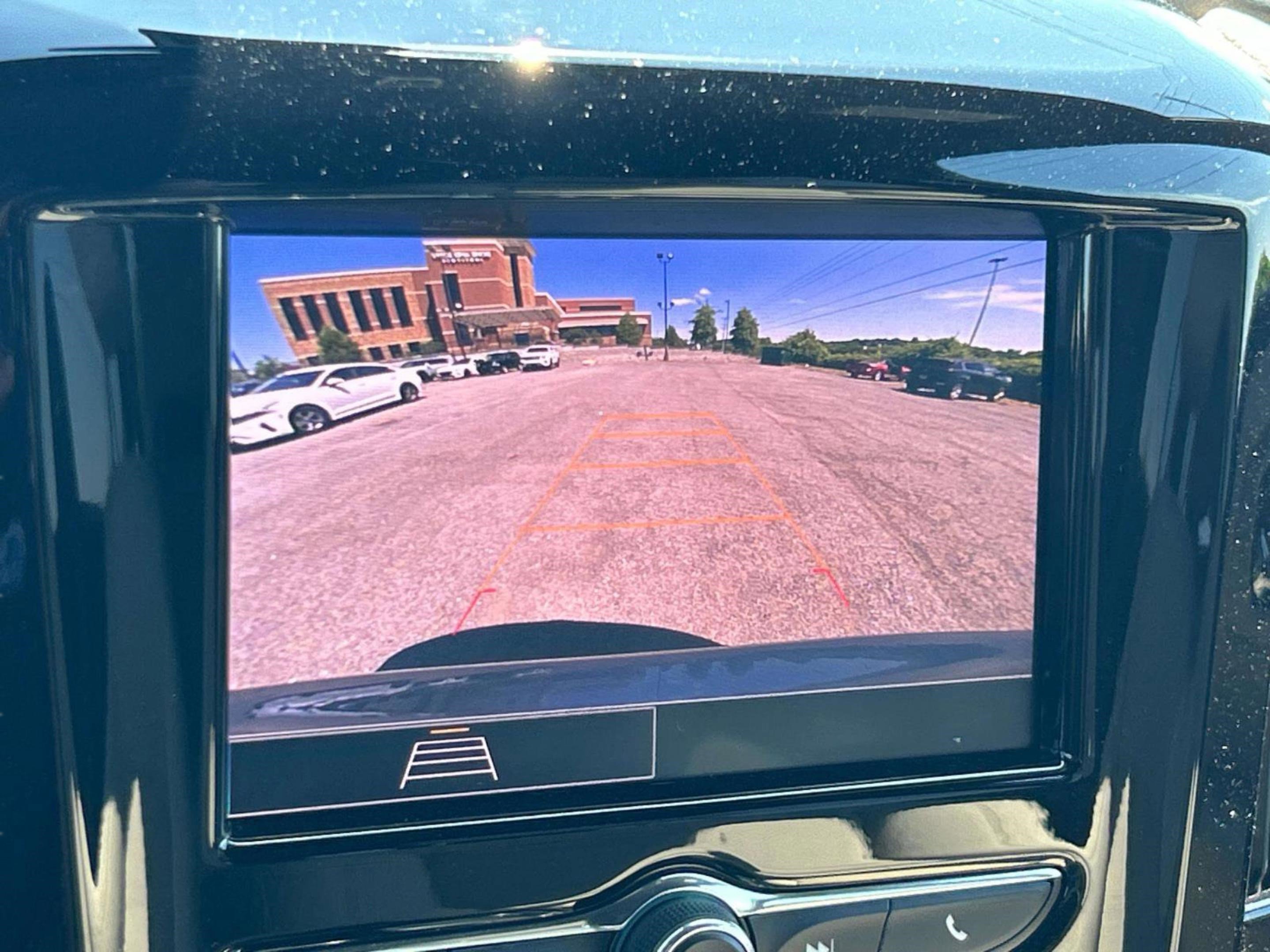 Used 2023 Chevrolet Traverse LS FWD image 29