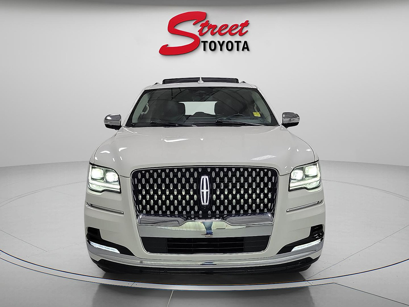 Used 2024 Lincoln Navigator L Black Label AWD/4WD image 6