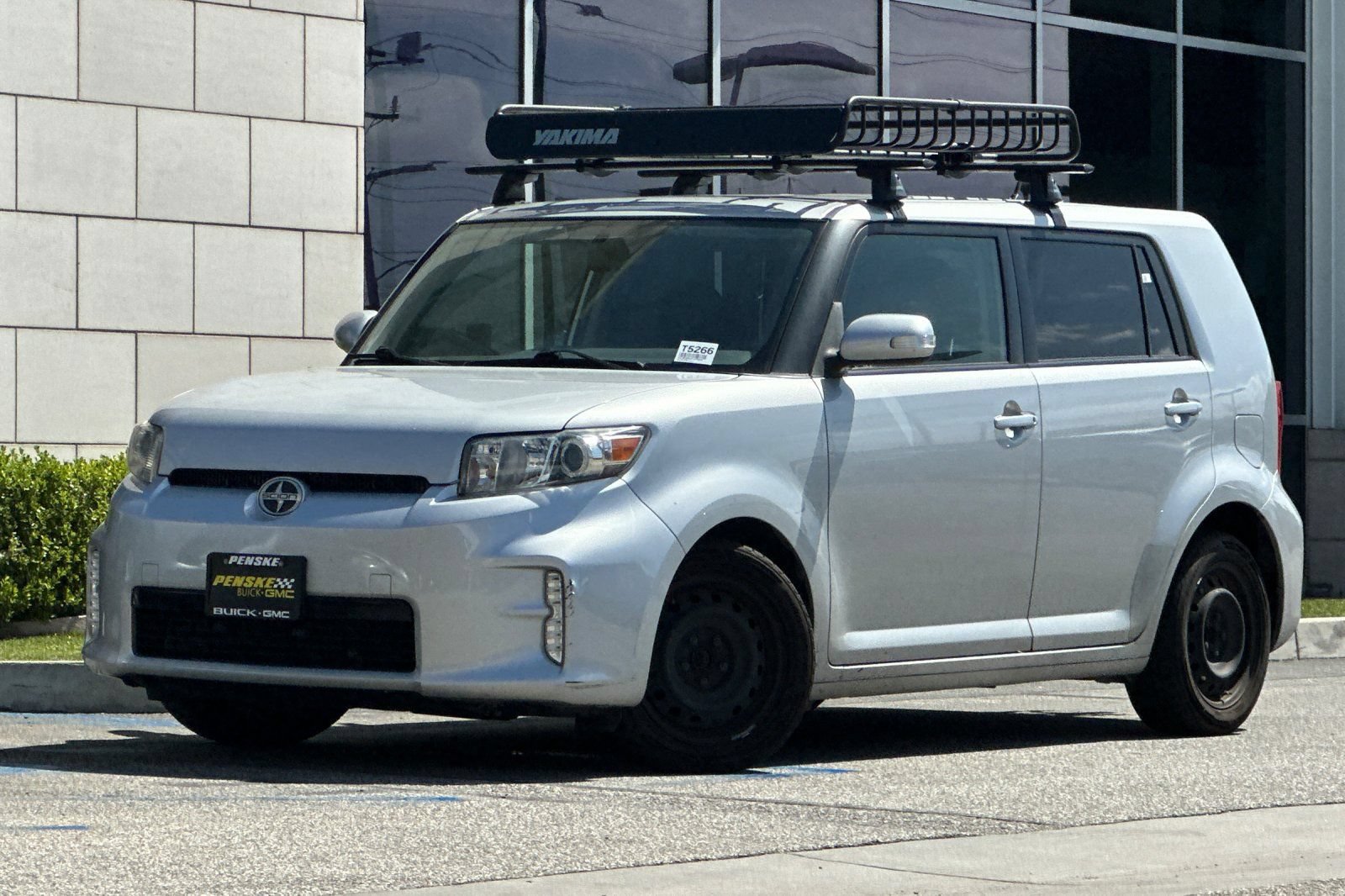 Used 2015 Scion xB FWD image 8