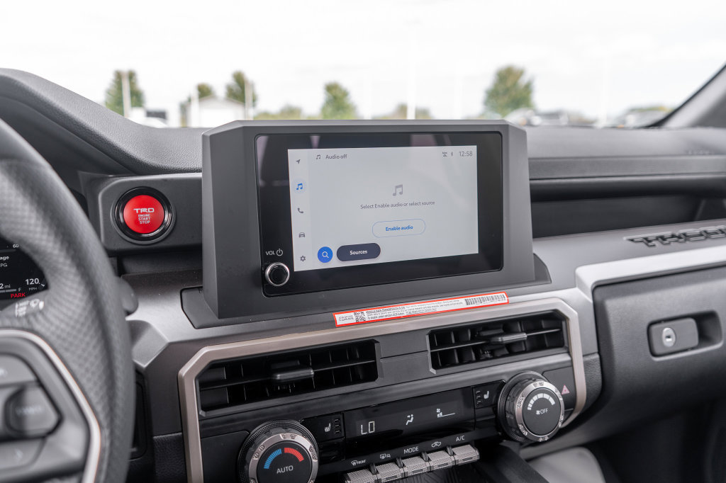 Certified 2025 Toyota Tacoma TRD Off-Road AWD/4WD image 31