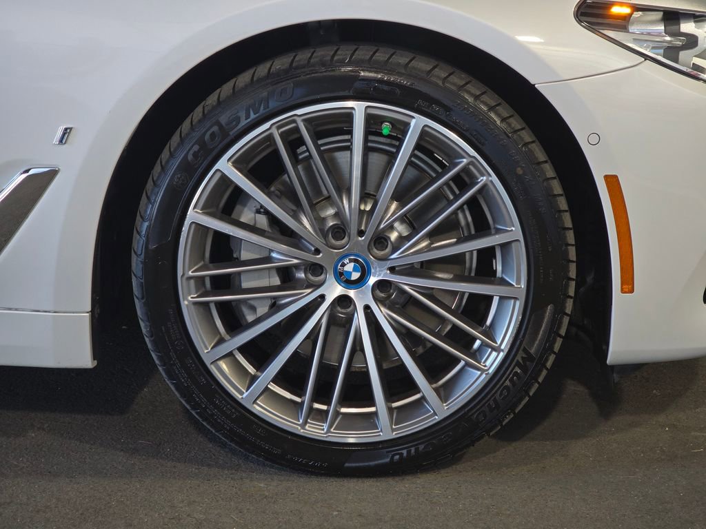 Used 2019 BMW 530e w/ Convenience Package image 4
