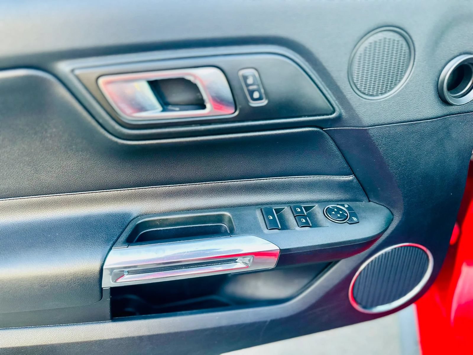 Used 2019 Ford Mustang Premium RWD image 8