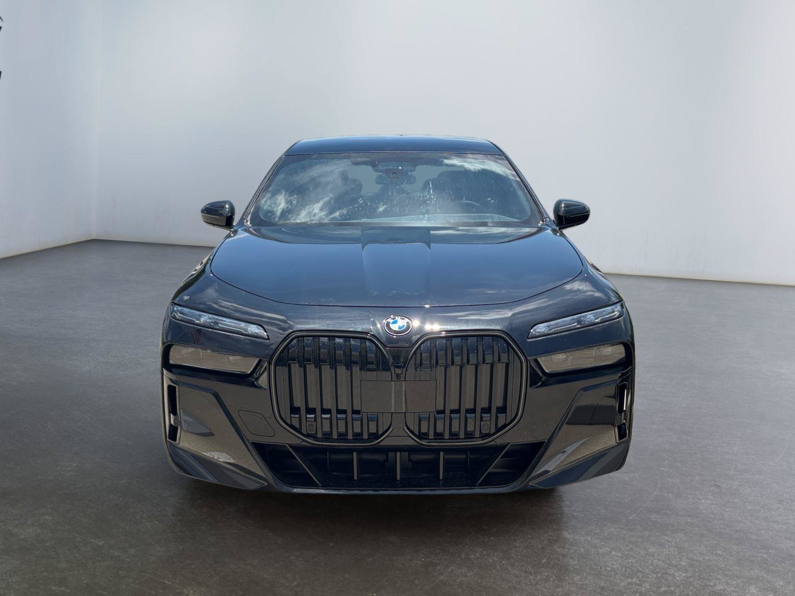 New 2026 BMW 760i xDrive w/ Executive Package AWD/4WD image 8