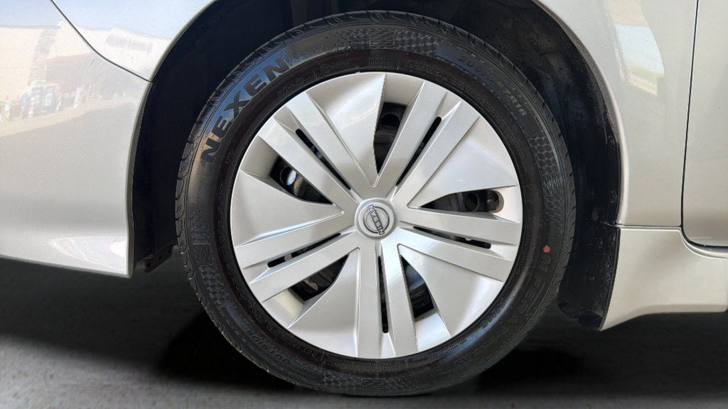 Certified 2025 Nissan Leaf S FWD image 14