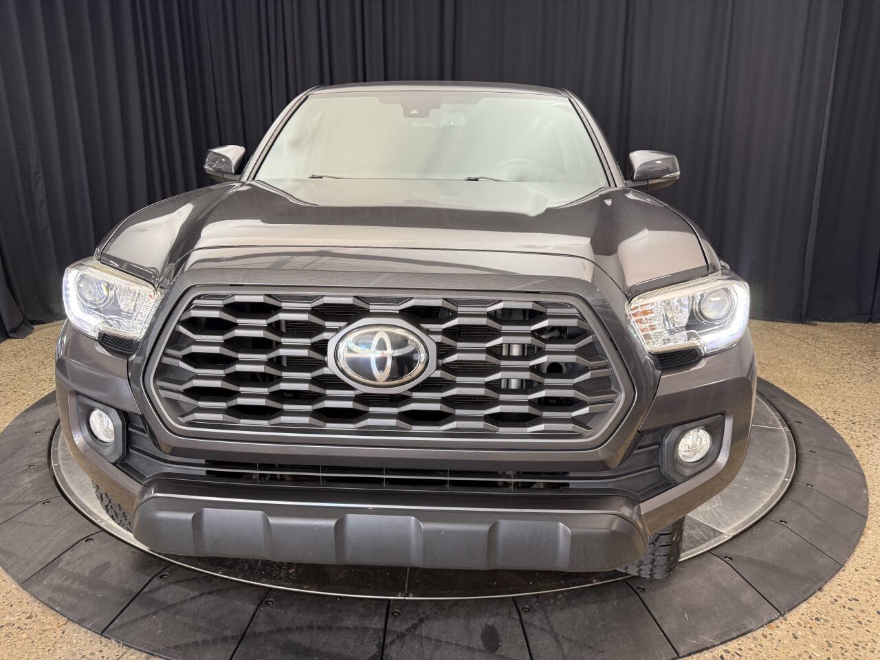 Used 2020 Toyota Tacoma TRD Off-Road w/ Technology Package AWD/4WD image 10