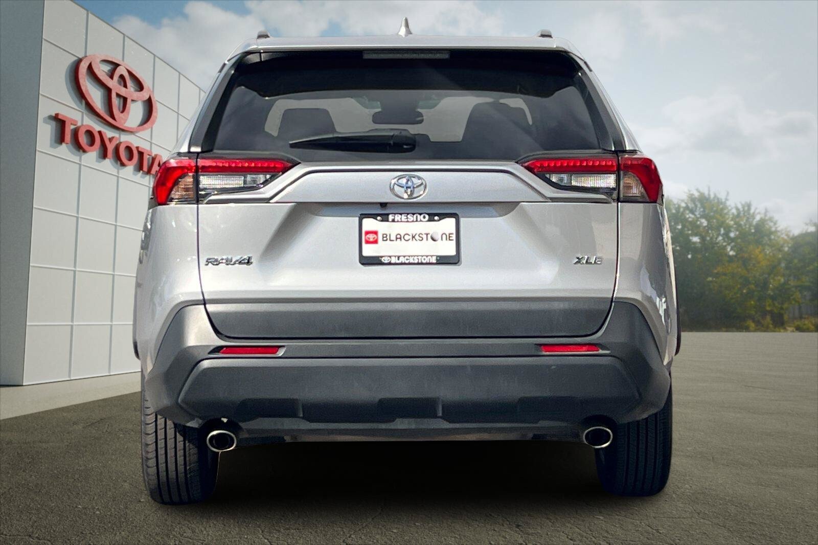 Used 2025 Toyota RAV4 XLE FWD image 4
