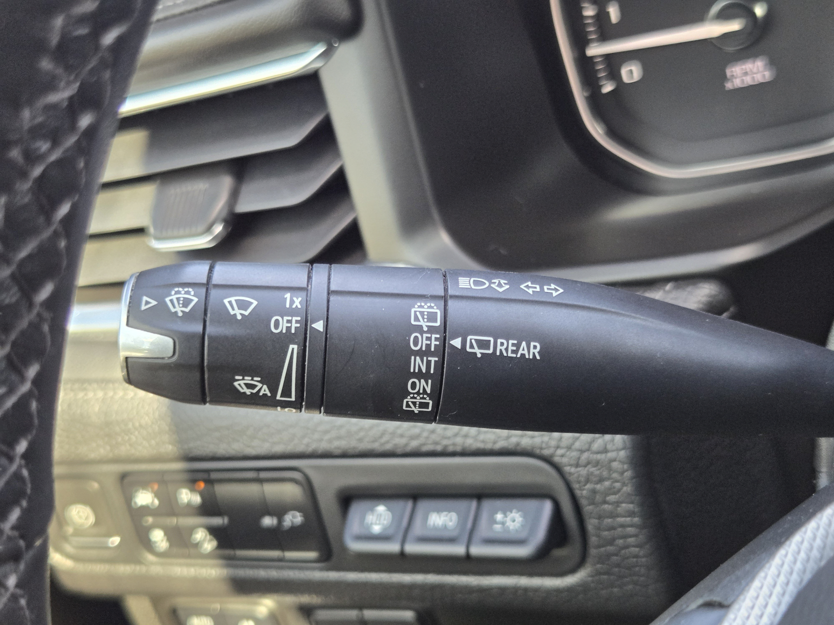 Used 2021 GMC Yukon XL Denali AWD/4WD image 18