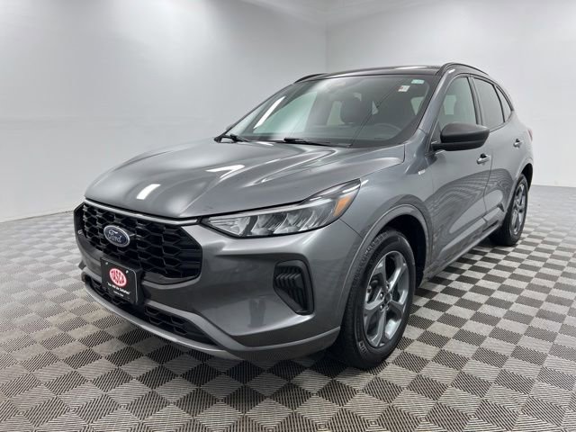 Used 2023 Ford Escape ST-Line AWD/4WD image 2