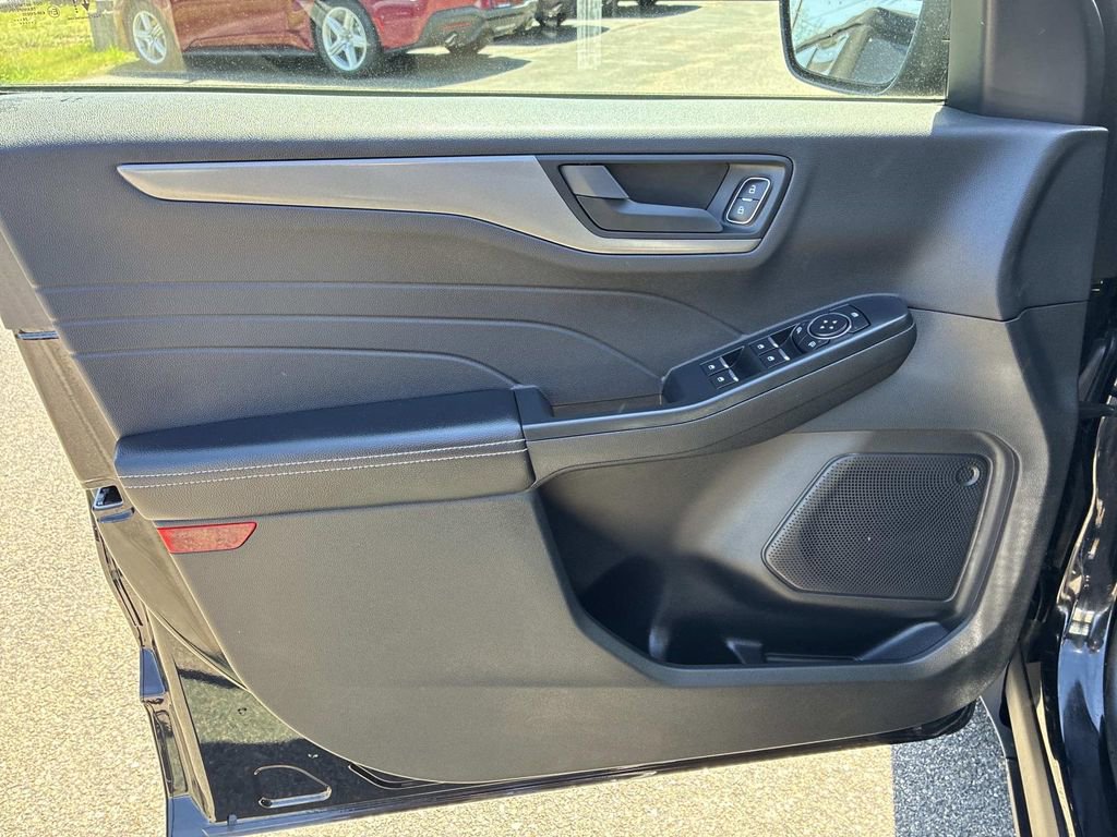 Used 2025 Ford Escape Active w/ Cold Weather Package FWD image 19