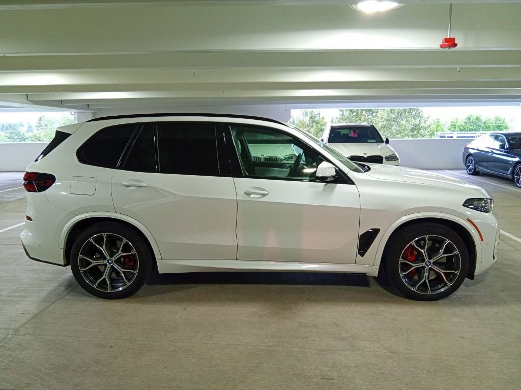 Certified 2025 BMW X5 xDrive50e w/ Executive Package AWD/4WD image 4