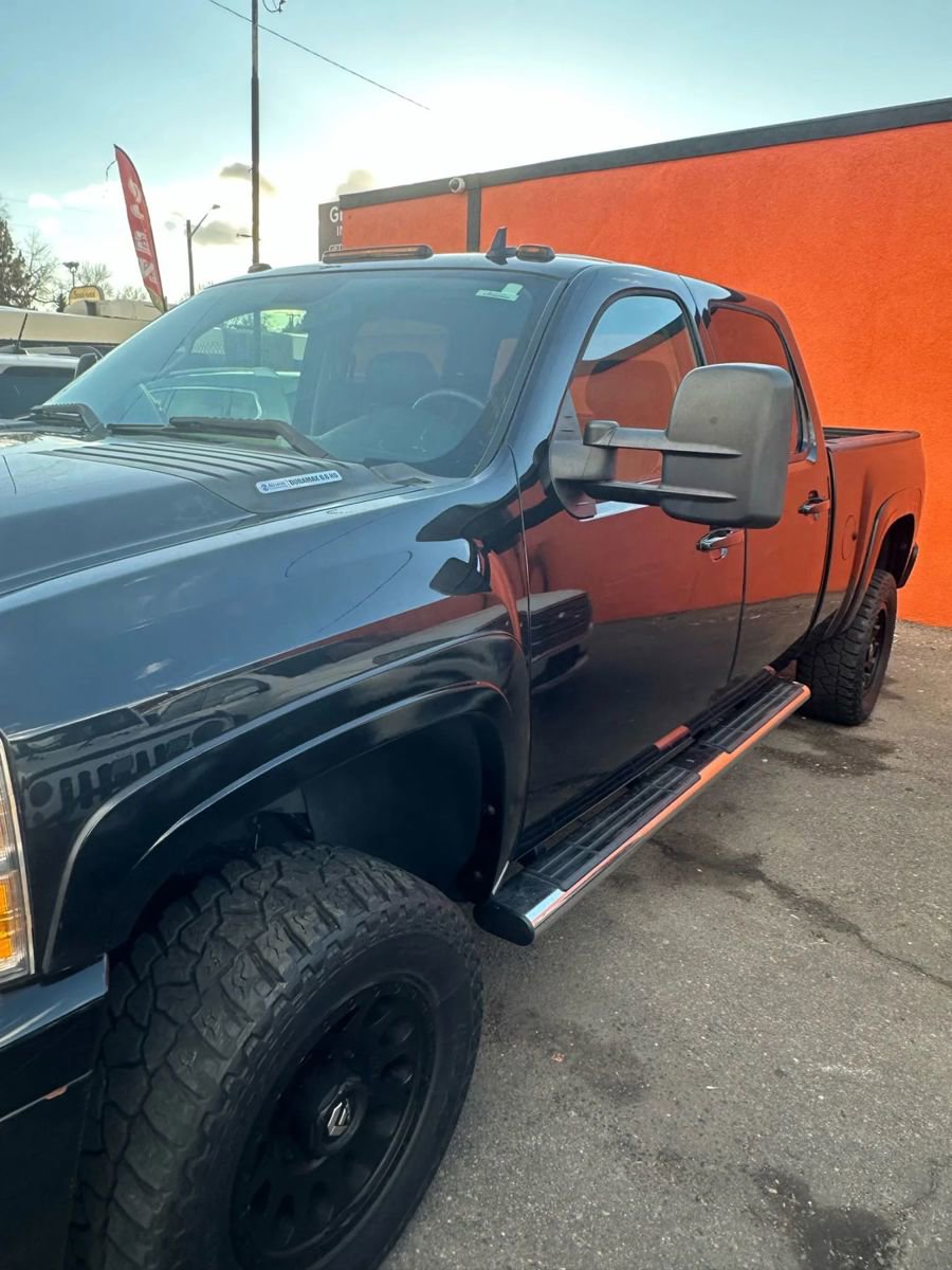 Used 2013 Chevrolet Silverado 2500 LTZ w/ LTZ Plus Package image 3