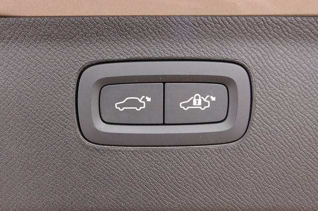 Certified 2023 Volvo XC90 B6 Plus w/ Protection Package Premier AWD/4WD image 24
