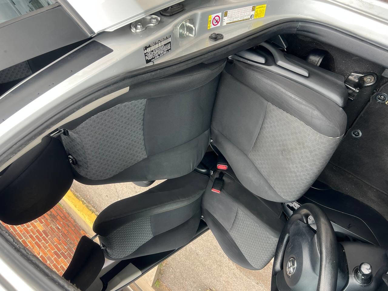 Used 2015 Toyota Yaris L image 11