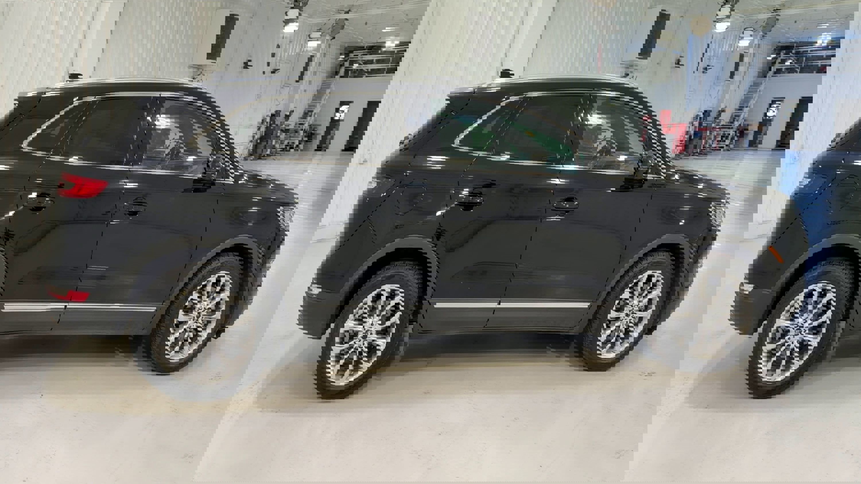 Used 2018 Lincoln MKC Select w/ Select Plus Package image 2