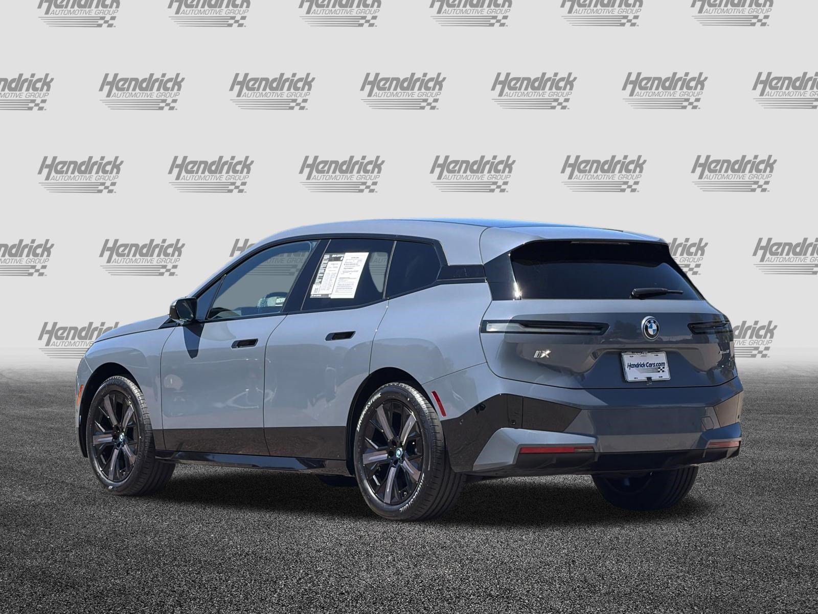 Used 2024 BMW iX xDrive50 w/ Premium Package AWD/4WD image 7