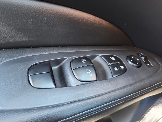 Used 2017 Nissan Pathfinder Platinum FWD image 25