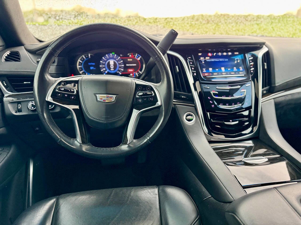 Used 2018 Cadillac Escalade Platinum image 14