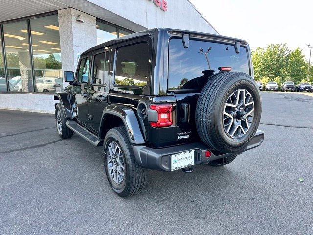 Used 2025 Jeep Wrangler Unlimited Sahara AWD/4WD image 7