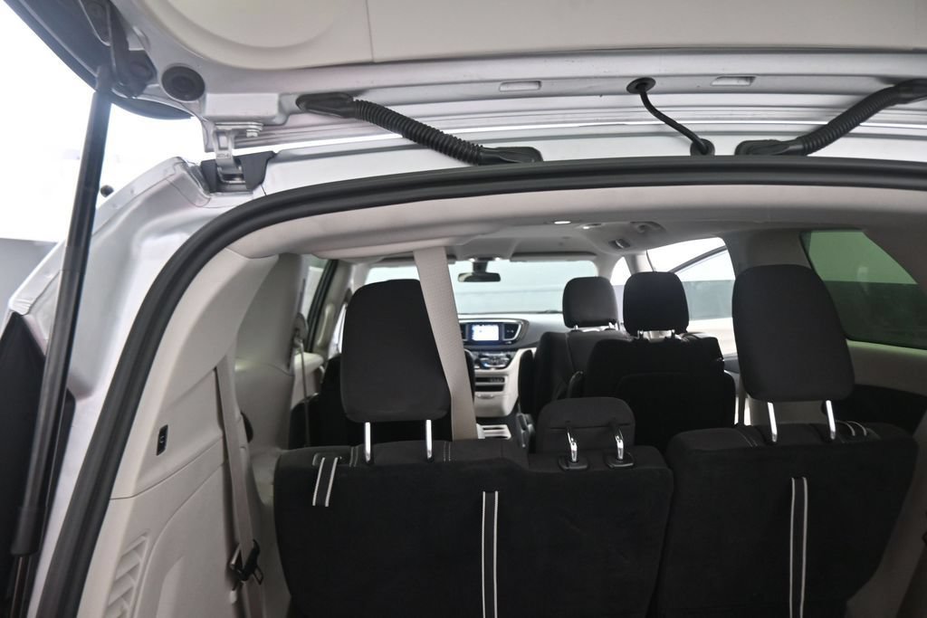 Used 2022 Chrysler Voyager LX FWD image 44