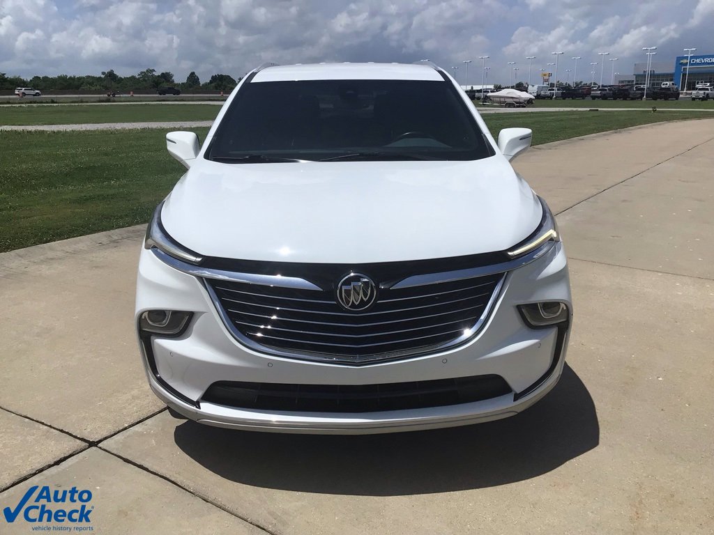 Used 2022 Buick Enclave Essence image 2