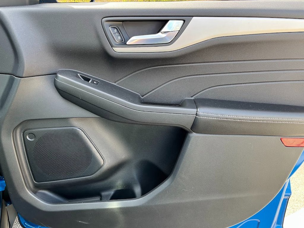 Used 2021 Ford Escape SE w/ SE Sport Appearance Package image 37