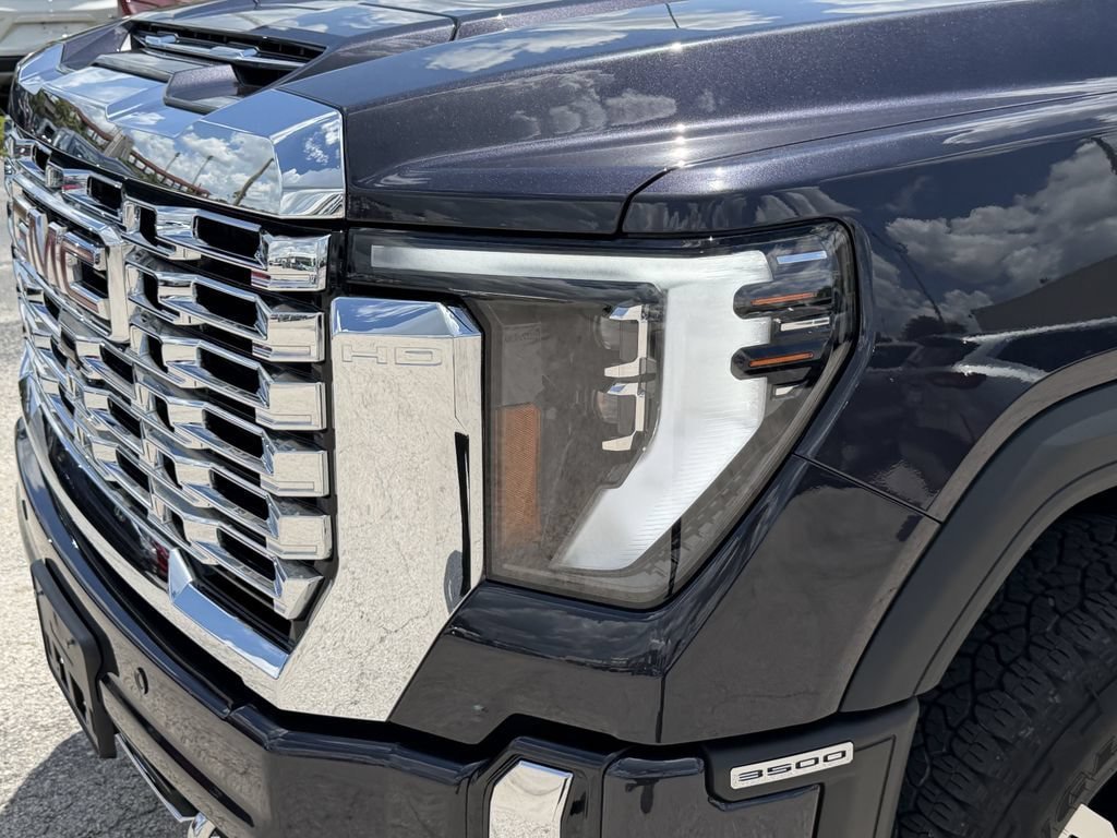 Used 2025 GMC Sierra 3500 Denali w/ Denali Reserve Package AWD/4WD image 8