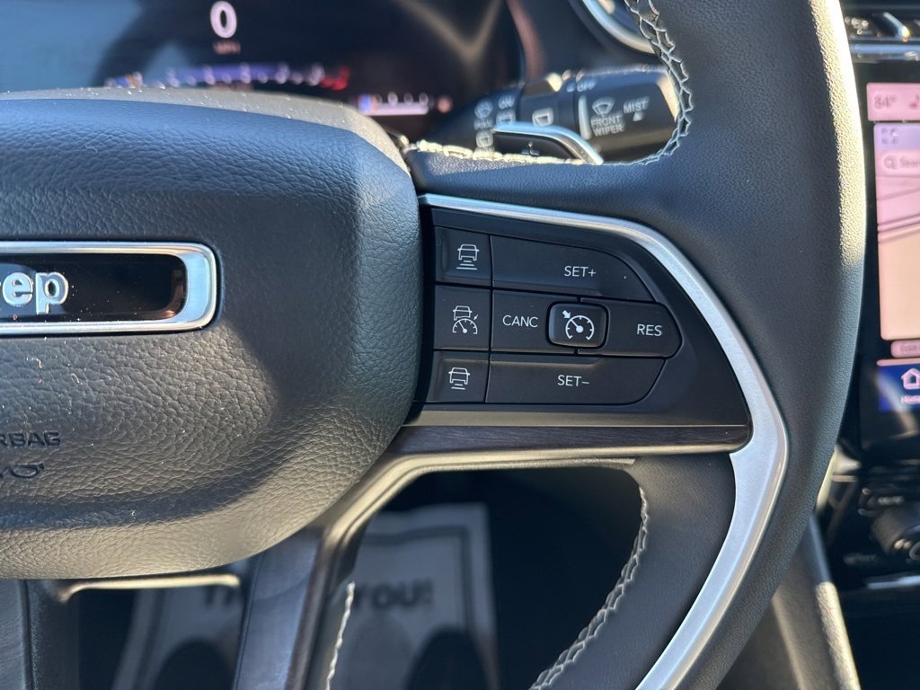 Used 2023 Jeep Grand Cherokee Limited w/ Black Appearance Package image 29