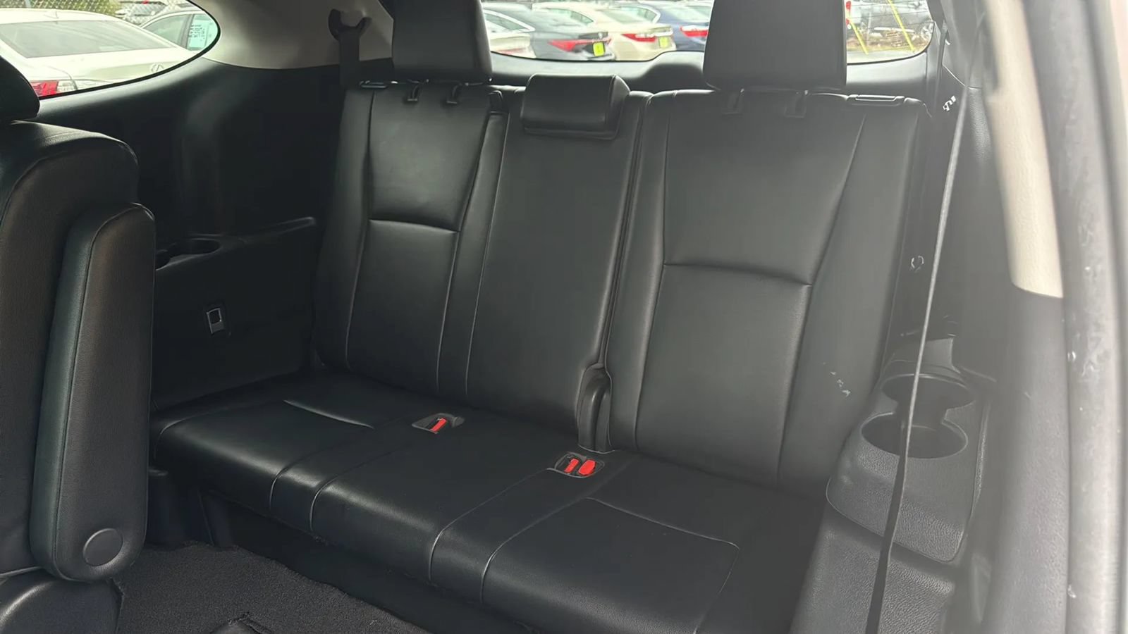 Used 2021 Toyota Highlander XLE FWD image 19