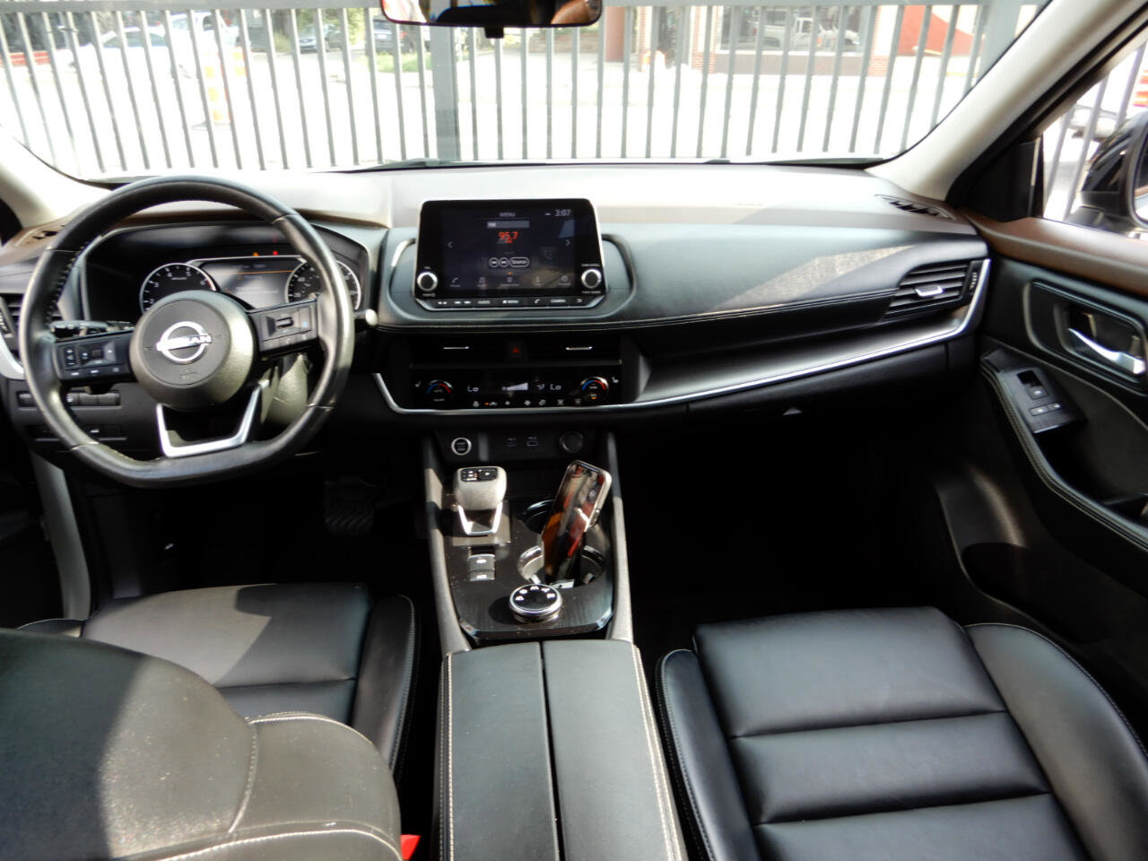 Used 2023 Nissan Rogue SV w/ SV Premium B Package image 21