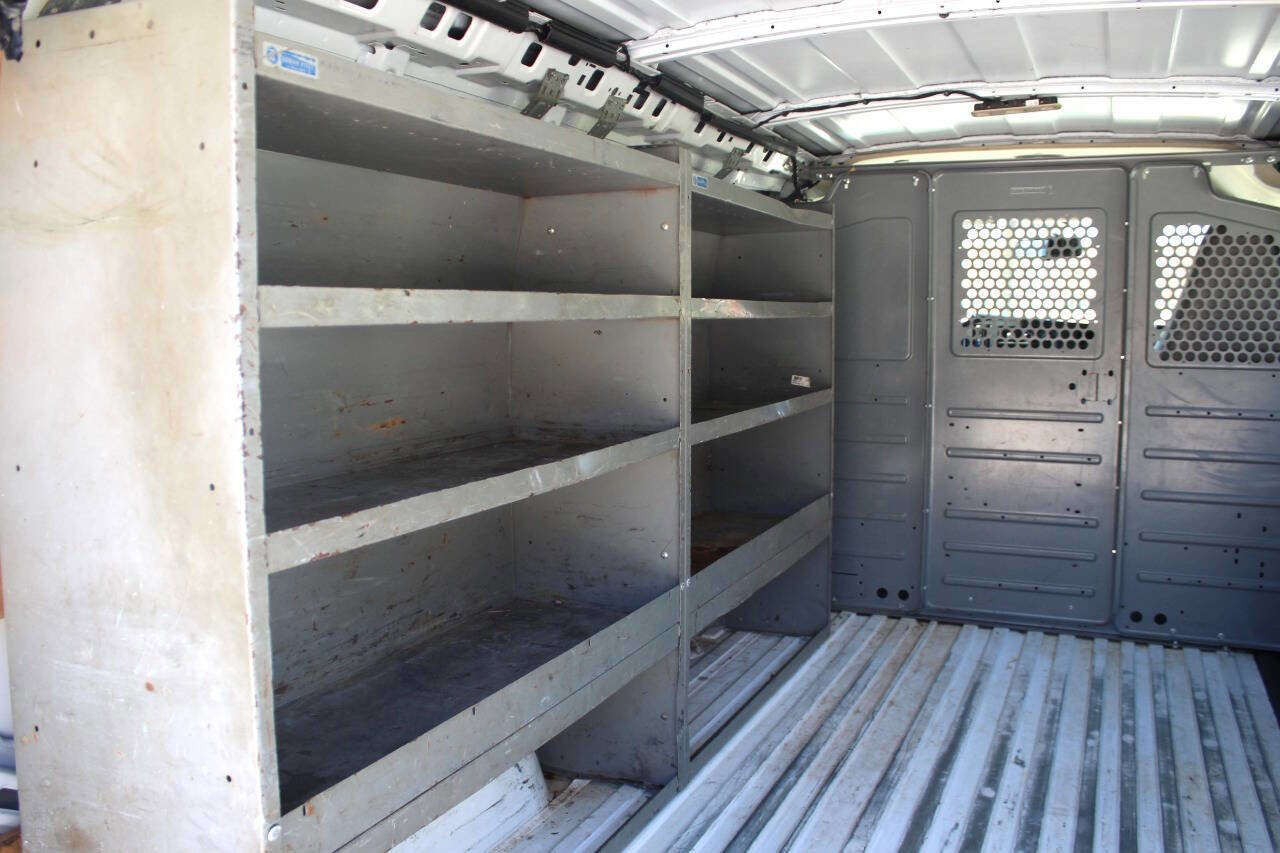 Used 2018 Chevrolet Express 2500 w/ Driver Convenience Package image 13