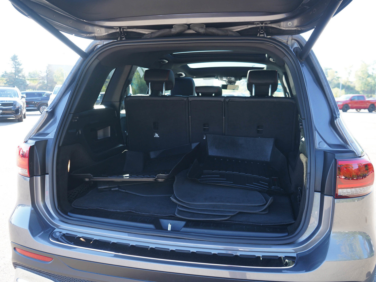 Used 2021 Mercedes-Benz GLB 250 4MATIC image 16
