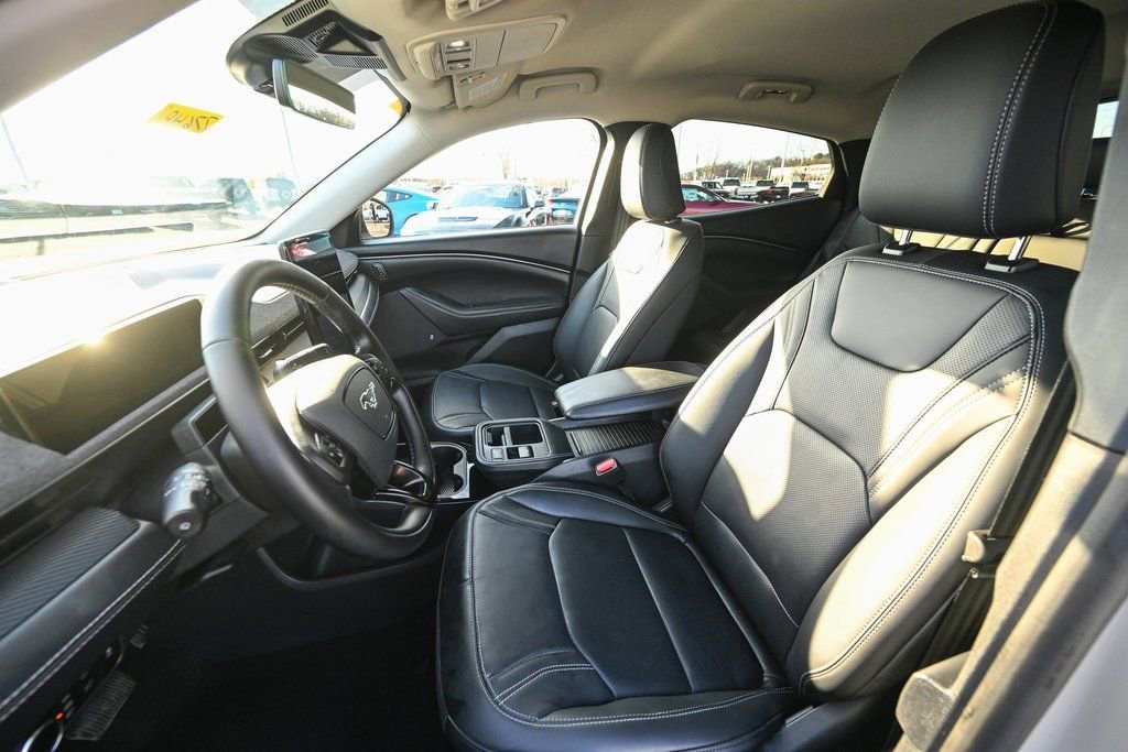 Used 2025 Ford Mustang Mach-E Premium image 19
