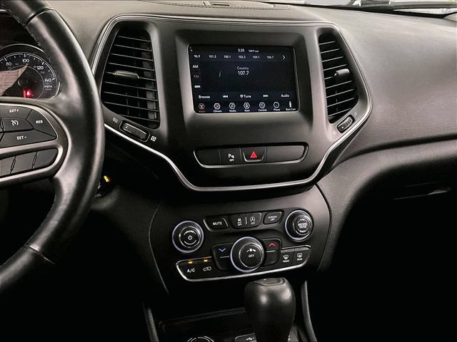 Used 2020 Jeep Cherokee Latitude Plus w/ Cold Weather Group AWD/4WD image 6
