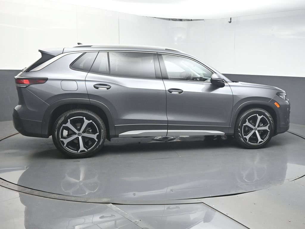 New 2026 Volkswagen Tiguan SE FWD image 8